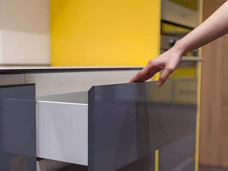 Cách vệ sinh và bảo quản tủ bếp nhựa luôn như mới - Ảnh 4